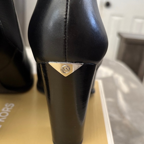 Micheal Kors Black Leather High Block Heel Ankle Boots - Picture 6 of 8